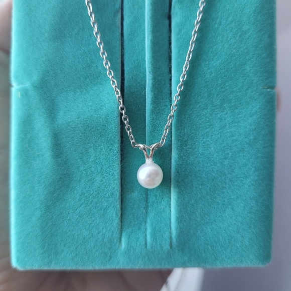 Akoya Cultured Pearl Necklace  Earrings Set Simple Elegant Brilliant Earth - Picture 3 of 10